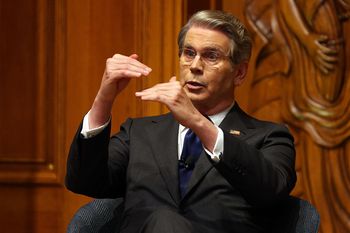 140 mln baryłek. USA zniosą sankcje z irańskiej ropy naftowej?