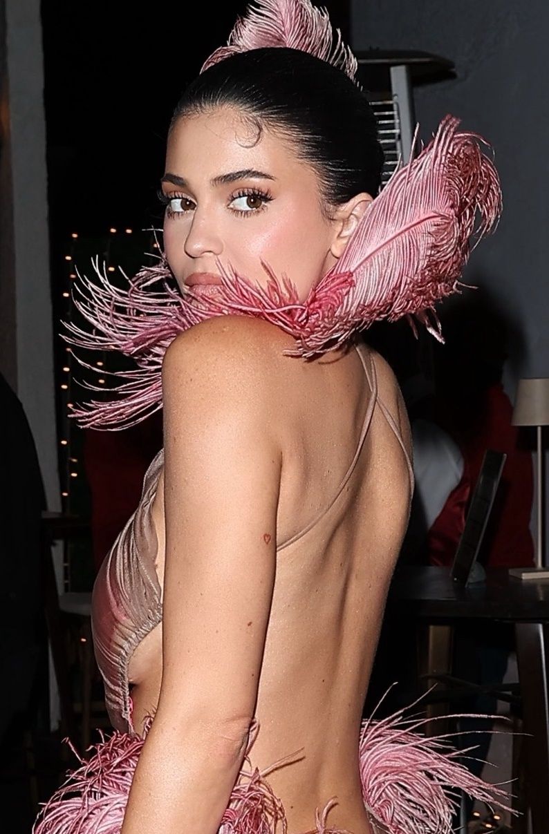 Kylie Jenner w drodze na świąteczne spotkanie