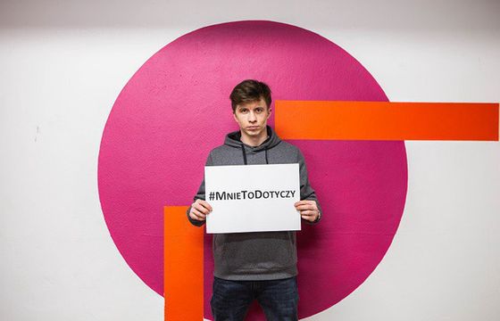 Influencerzy w kampanii społecznej #MnieToDotyczy głośno o problemie samobójstw nastolatków