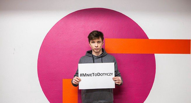 Influencerzy w kampanii społecznej #MnieToDotyczy głośno o problemie samobójstw nastolatków