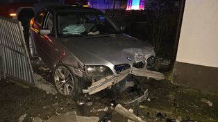 Bukowiec: Pijany 43-latek uderzył w betonowe ogrodzenie