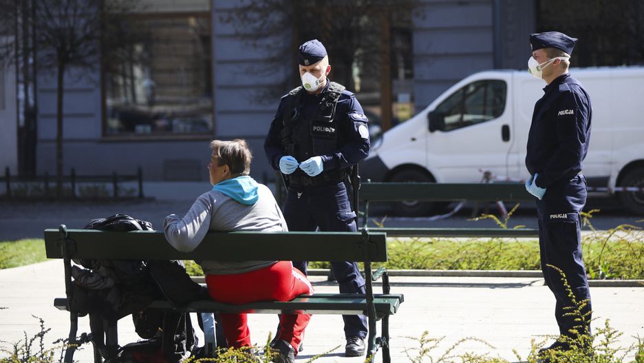 Sąd w Kościanie odmówił ukarania mężczyzny, który jechał rowerem bez maseczki