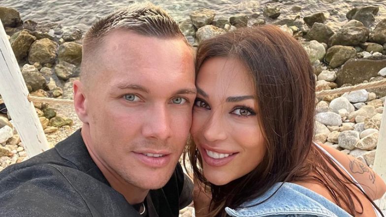 Łukasz Skorupski z żoną.