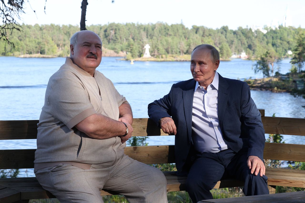 More news about Lukashenko's health. "He looks bad"