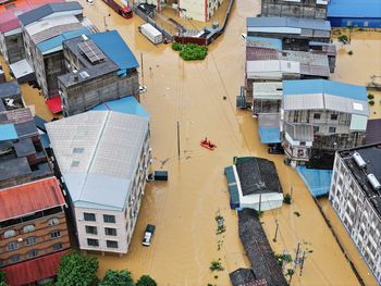 Chiny po burzach i powodziach. 15 ofiar, 17 osób uznano za zaginione