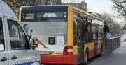 Warszawa: W słuchawkach na uszach wbiegł w bok autobusu. 14-latek w szpitalu