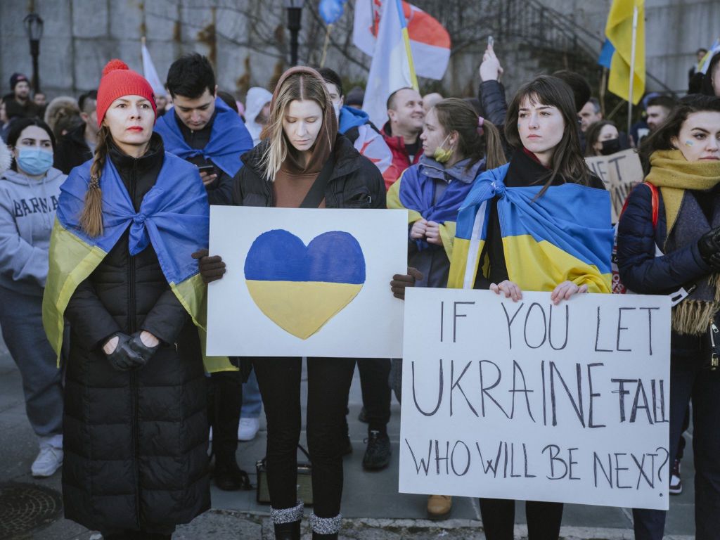 Ludzie wzorowo angażują się w pomoc ukraińskim uchodźcom 
