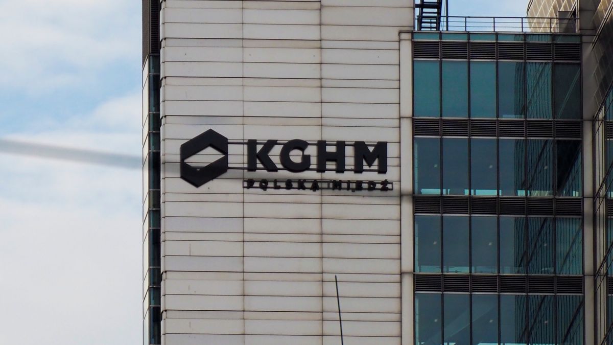 OLYMPUS DIGITAL CAMERA
Ax.reclama@gmail.com
kghm, polska miedź, office building, modern architecture, skyscraper, corporate headquarters, urban landscape, cityscape, business district, high-rise, glass facade, steel structure, poland, company logo, industrial, mining company, corporate identity, urban design, city view, office exterior, corporate building, modern design, urban architecture, business environment, city skyline