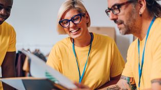 Caritas przy wałbrzyskiej Kolegiacie rozdał paczki potrzebującym