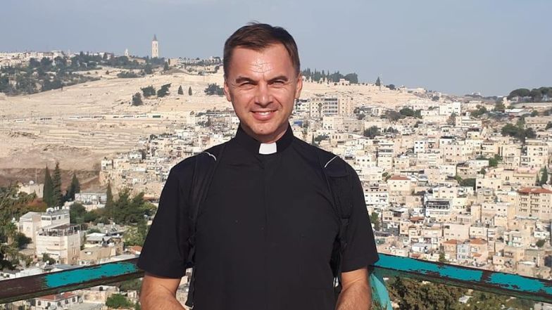 Ks. Andrzej Dębski wysyłał internautce obsceniczne wiadomości