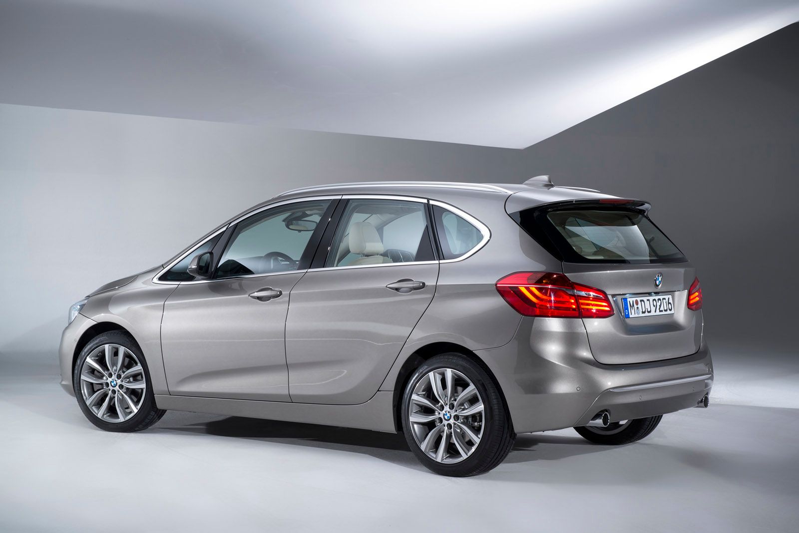 BMW przedstawiło 290 zdjęć z serią 2 Active Tourer [galeria] 70