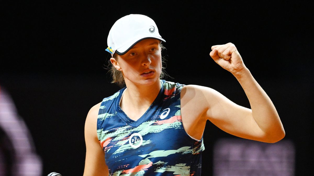 STUTTGART, GERMANY - APRIL 22: Iga Swiatek of Poland celebrates after their victory in the women's singles quarter final match against Emma Raducanu of Great Britain (not pictured) during day five of the Porsche Tennis Grand Prix Stuttgart 2022 at Porsche Arena on April 22, 2022 in Stuttgart, Germany. (Photo by Christian Kaspar-Bartke/Getty Images)