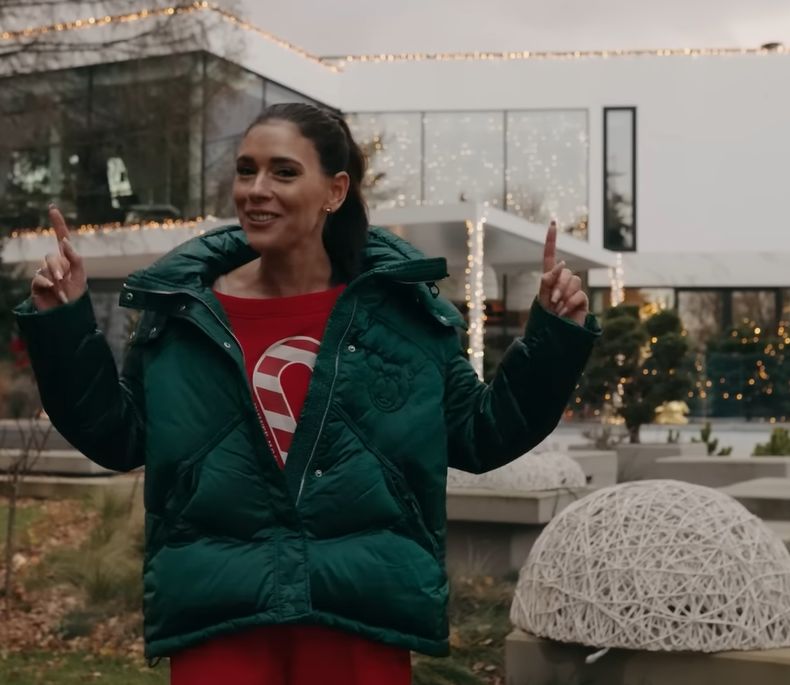 Uzbrojona w milion lampek Klaudia Halejcio udekorowała willę