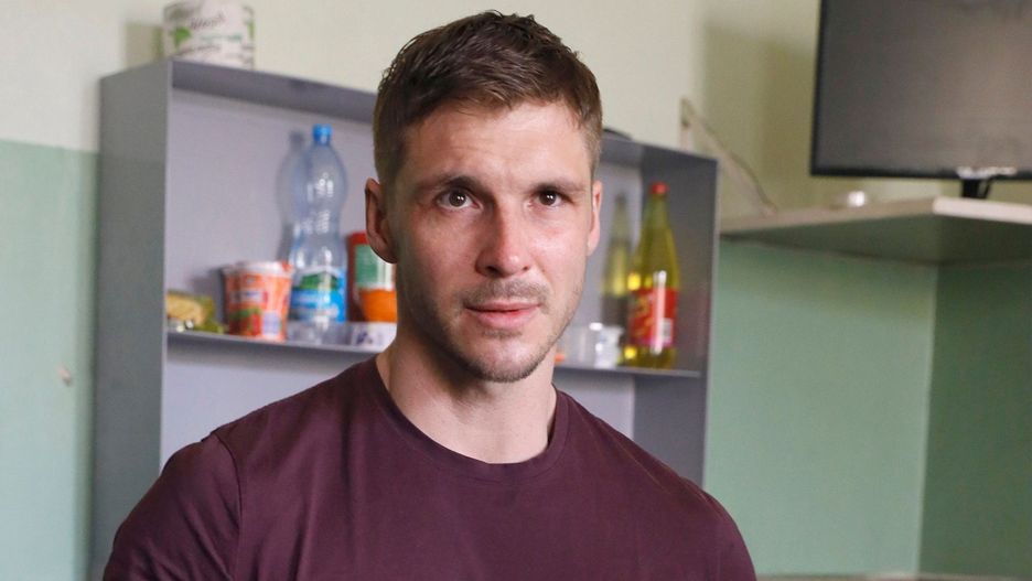 Mikołaj Roznerski na planie filmu "Asymetria"