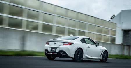 Nowa Toyota GR 86 może mieć pod maską hybrydę. Ale za to jaką...