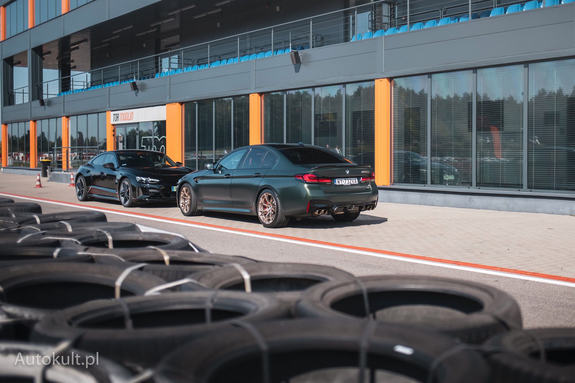 BMW M5 CS (2021) vs Audi RS e-tron GT (2022)
