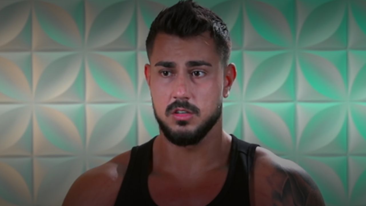 "Jesteś NAJWIĘKSZYM BUCEM". Bartek z "Hotelu Paradise" odpowiada na ataki ROZJUSZONYCH WIDZÓW