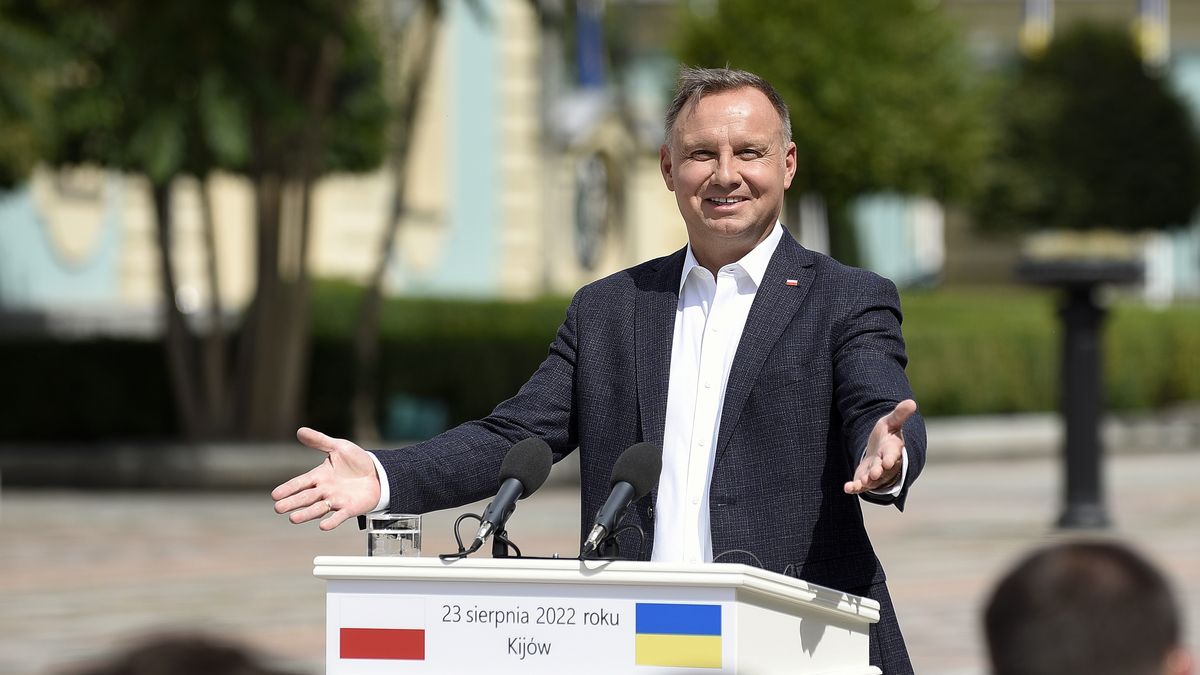 KYIV, UKRAINE - AUGUST 23, 2022 - President of the Republic of Poland Andrzej Duda attends a joint press meeting with President of Ukraine Volodymyr Zelenskyy in Konstytutsii (Constitution) Square outside the Verkhovna Rada building on National Flag Day, Kyiv, capital of Ukraine. (Photo credit should read Kaniuka Ruslan/ Ukrinform/Future Publishing via Getty Images)