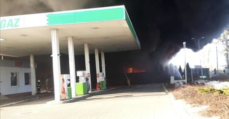 Ogromny pożar pod Inowrocławiem. "Dogaszanie potrwa wiele godzin"