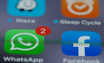Dochodzenie w sprawie polityki Mety zakazującej części funkcjonalności AI na WhatsApp