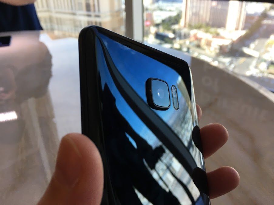 HTC U Ultra oficjalnie. Topowy, muzyczny i inteligentny smartfon z dwoma ekranami 9