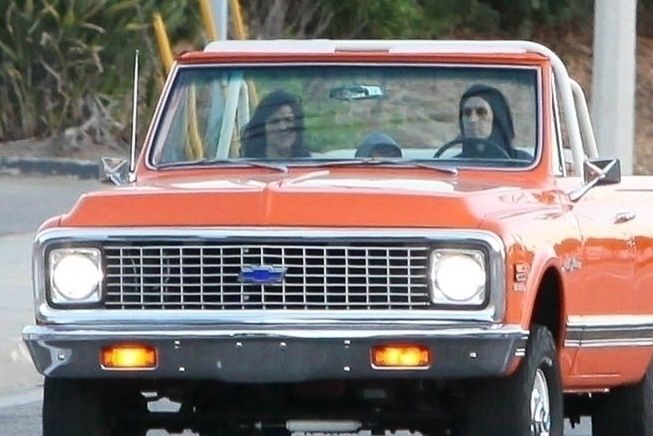 Travis Barker i Kourtney Kardashian na przejażdżce po Calabasas