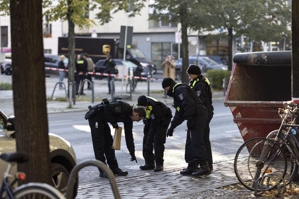 BERLIN. Policja zabezpiecza dowody na miejscu przestępstwa