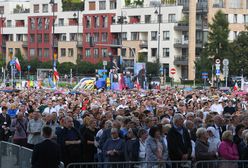 Warszawa. Wierni zgromadzili się na Placu przed Świątynią Opatrzności Bożej [ZDJĘCIA]