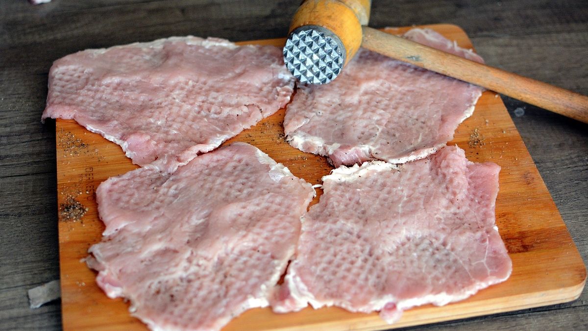 Przestałem moczyć mięso w mleku. Znalazłem lepszy sposób na idealne kotlety schabowe