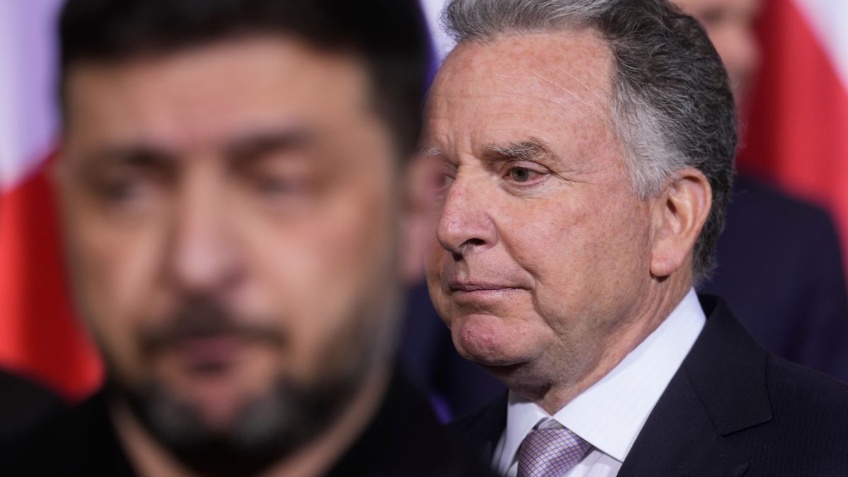 Ukrainian President Volodymyr Zelensky (L) and US Special Envoy Steve Witkoff (R) meet at the Chancellery in Berlin, Germany, 15 December 2025. Berlin hosts US-Ukraine negotiations on a proposed peace plan, including a possible ceasefire in Ukraine, and a broader multilateral summit with key European leaders. EPA/MARKUS SCHREIBER / POOL Dostawca: PAP/EPA.