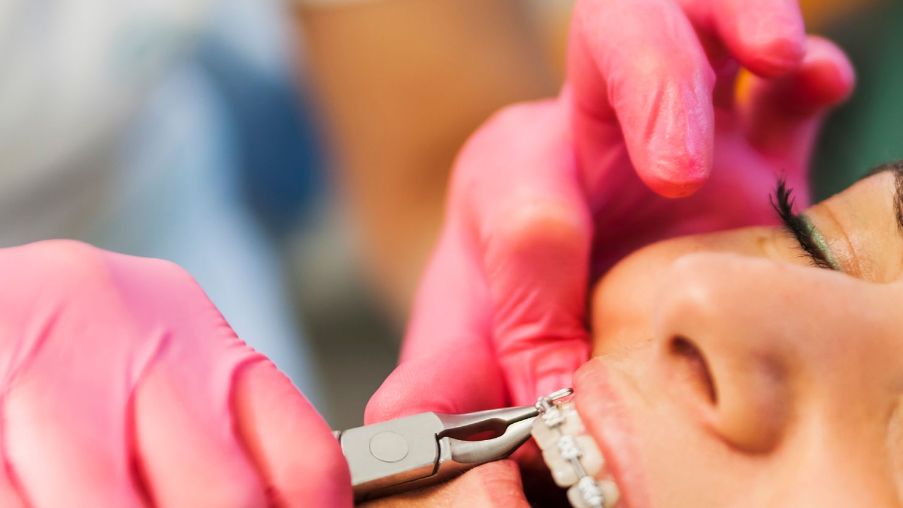 W większości przypadków prognatyzm można niwelować przy pomocy leczenia ortodontycznego lub ortodontyczno-chirurgicznego.