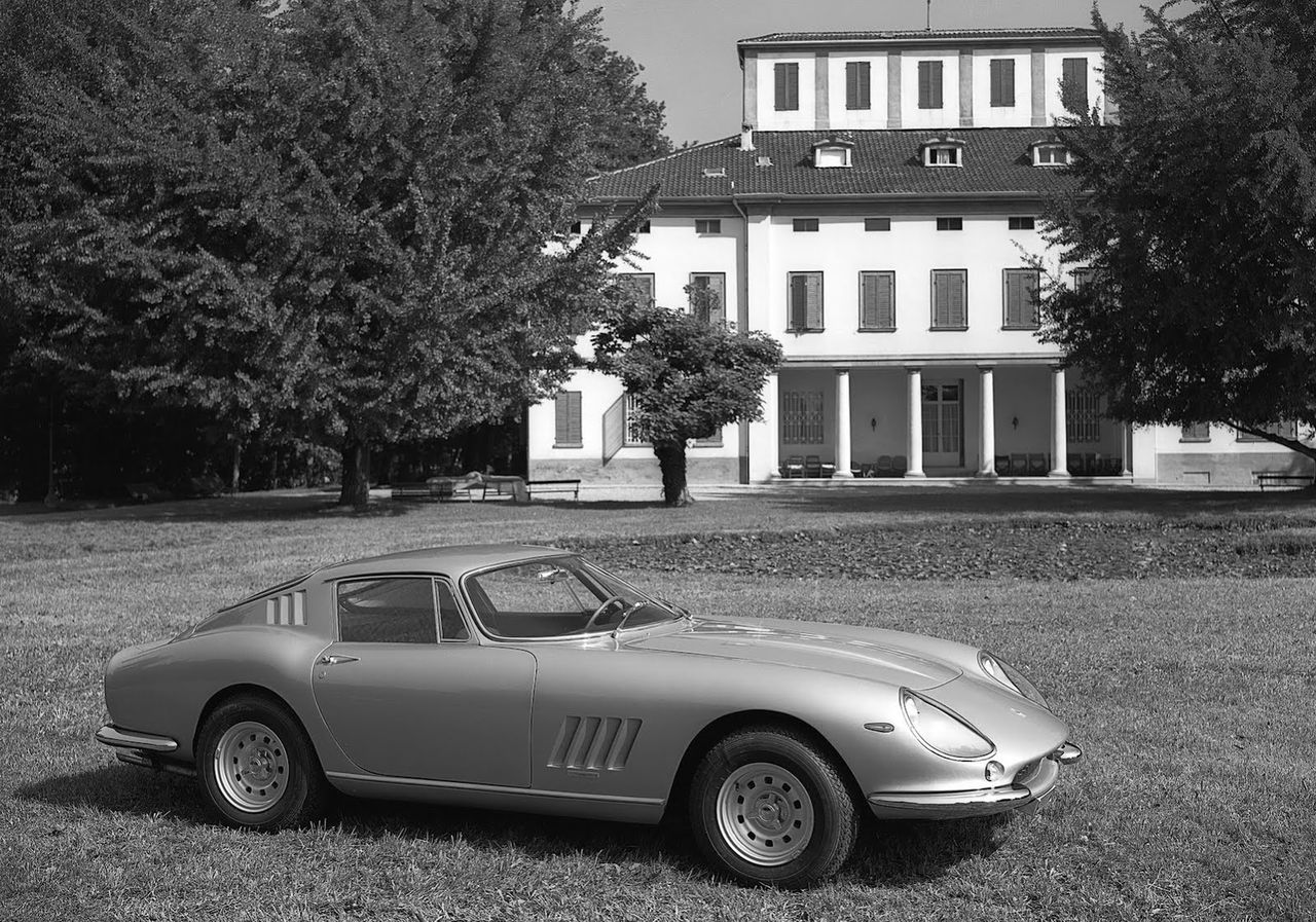 Ferrari 275 GTB4 Steve'a McQueena odzyska dach w Ferrari Classiche