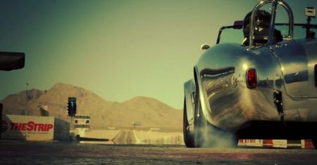 Shelby Cobra 427 vs Ferrari 458 Italia | Wyścig za 400 000 dolarów [wideo]