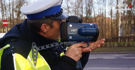 Fatalna podróż 21-letniego kierowcy. Dwa mandaty i utracone prawo jazdy