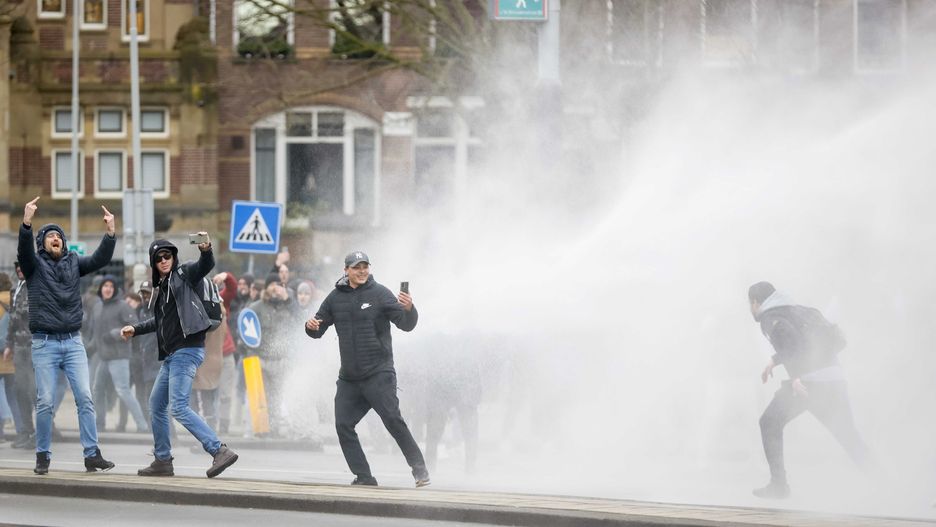 Holandia. Zamieszki na ulicach Amsterdamu i Eindhoven
