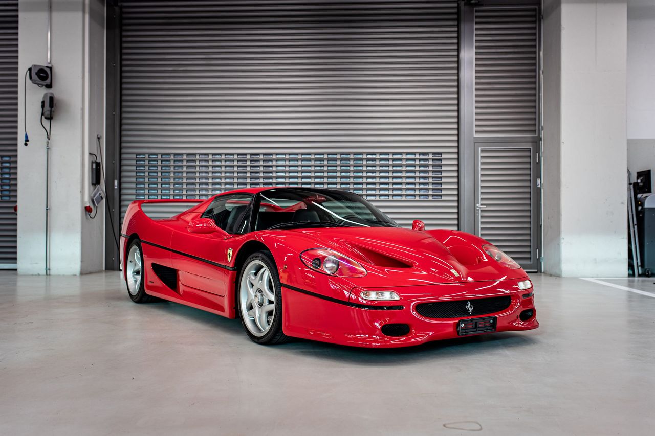 Ferrari F50 to chyba najciekawsza propozycja z garażu Vettela.