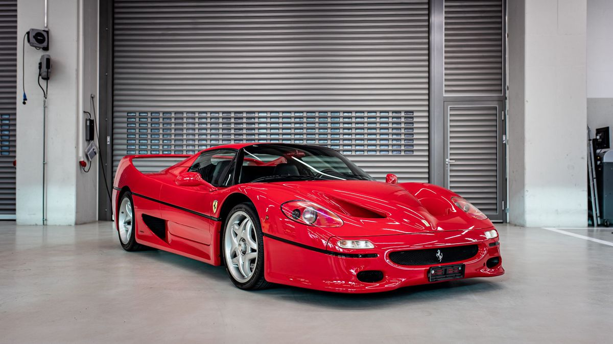Ferrari F50 to chyba najciekawsza propozycja z garażu Vettela.