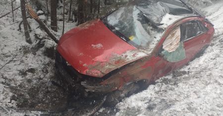 Tragiczny wypadek na drodze do Morskiego Oka. Nie żyje pasażer