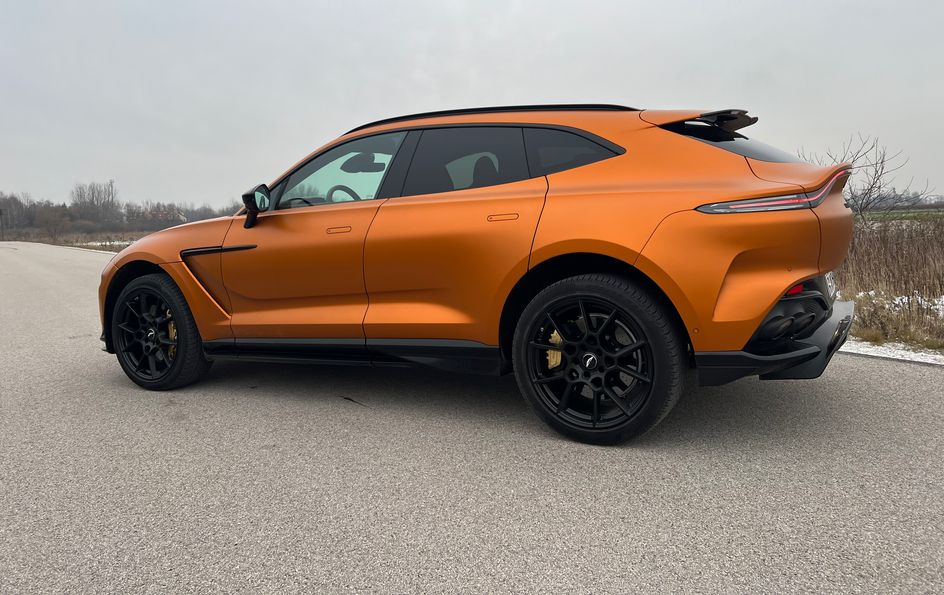 Aston Martin DBX707