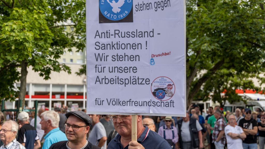 Na zdjęciu protestujący przeciwko sankcjom antyrosyjskim