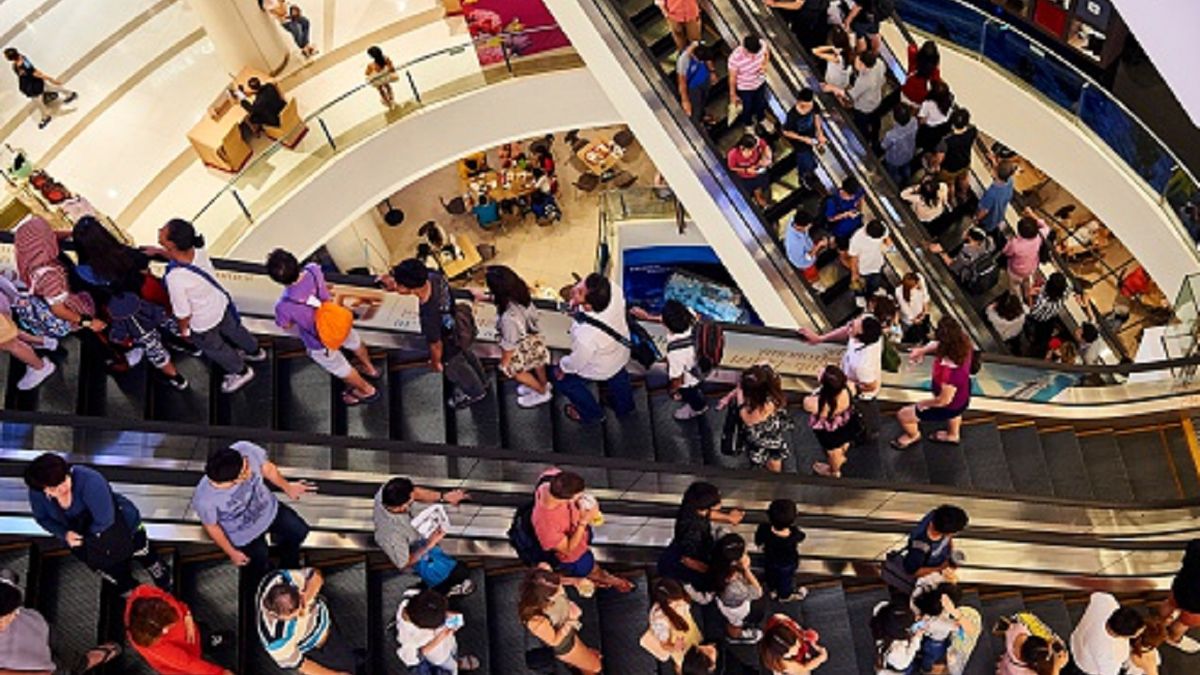 Turysta dławił się na środku centrum handlowego.