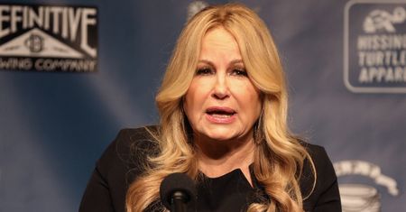 Jennifer Coolidge wezwała do domu policję! Zaniepokoiło ją, co zobaczyła na nagraniu z monitoringu