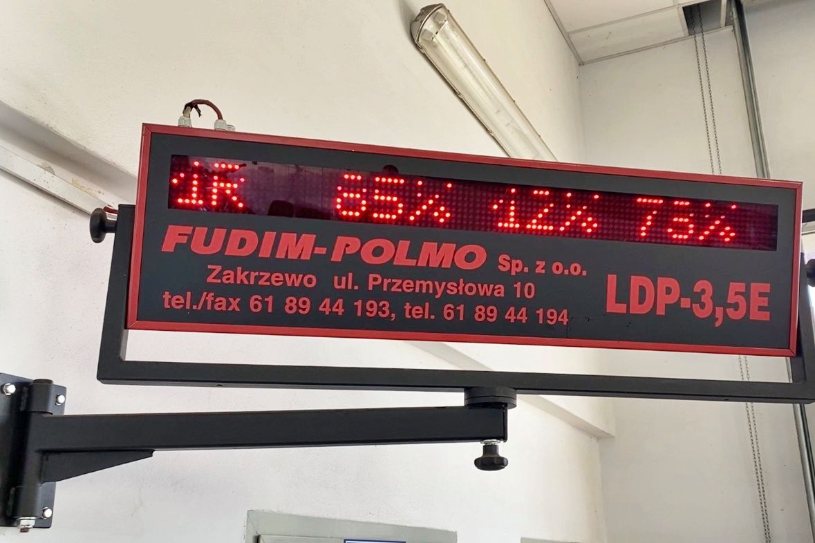Zmniejszenie ciśnienia w lewym kole. Efekt - wynik testu skuteczności amortyzatora rośnie z 74 do 85 proc.