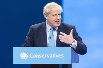 Koronawirus w Wielkiej Brytanii. Zarzucają Johnsonowi złamanie obostrzeń