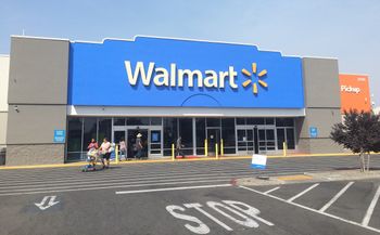 USA: Walmart rezygnuje z rekrutacji pracowników na wizy H-1B