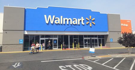 Walmart rezygnuje z rekrutacji pracowników na wizy H-1B. Powodem nowa opłata od administracji Trumpa