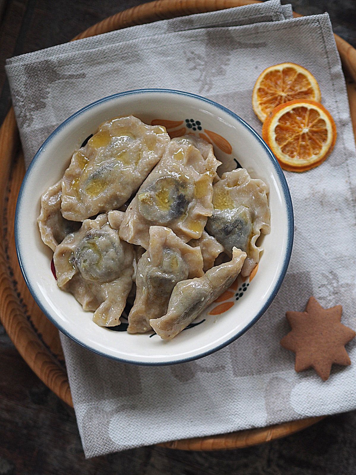 Pierogi z suszonymi lub wędzonymi śliwkami. Wigilijny przysmak z Zagórza