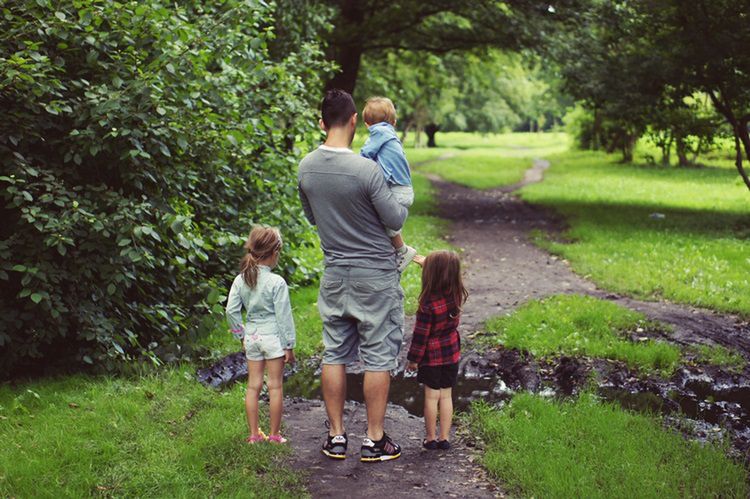 Na swoim blogu opisuje także historie, w których główną rolę gra mąż