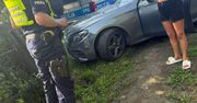 Oleśnica: Mercedes nie zatrzymała się do kontroli. Podczas ucieczki 35-latka wjechała autem w bramę