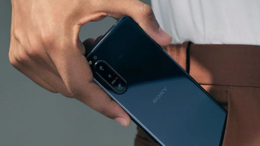Mniejsza, tańsza i... lepsza? Sony Xperia 5 II: cena i gratisy w przedsprzedaży 1